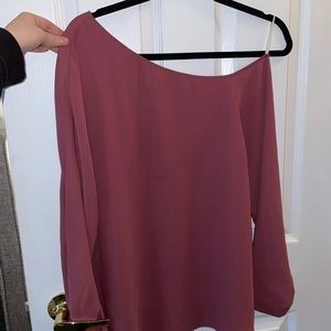 🖤 Babaton Aritzia off the should top​​​​​​​ 🖤​